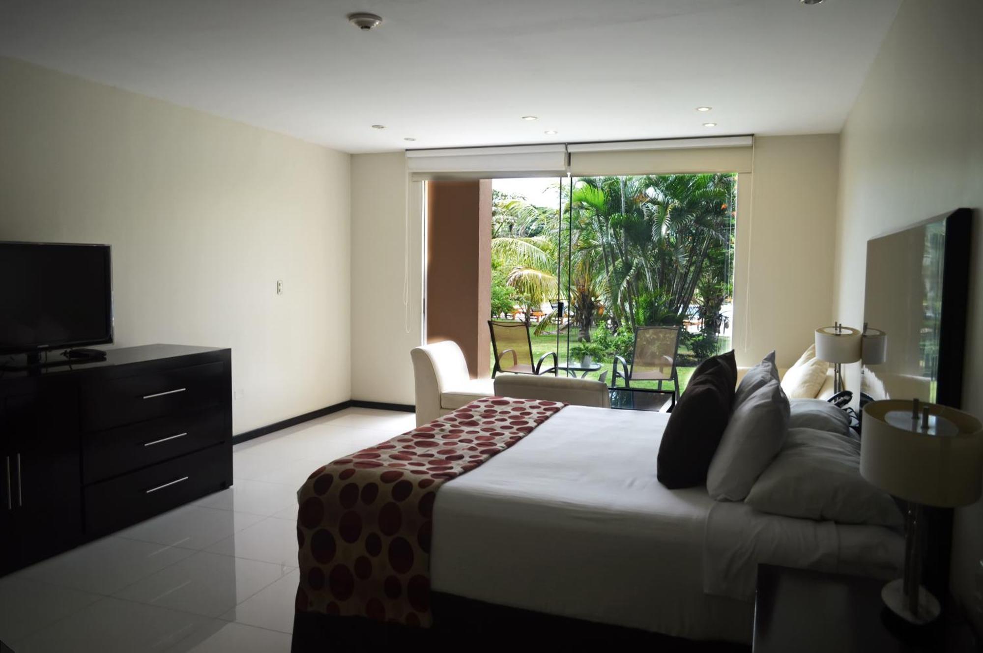 Premium King Room Pool Access,1223347558:JPEG